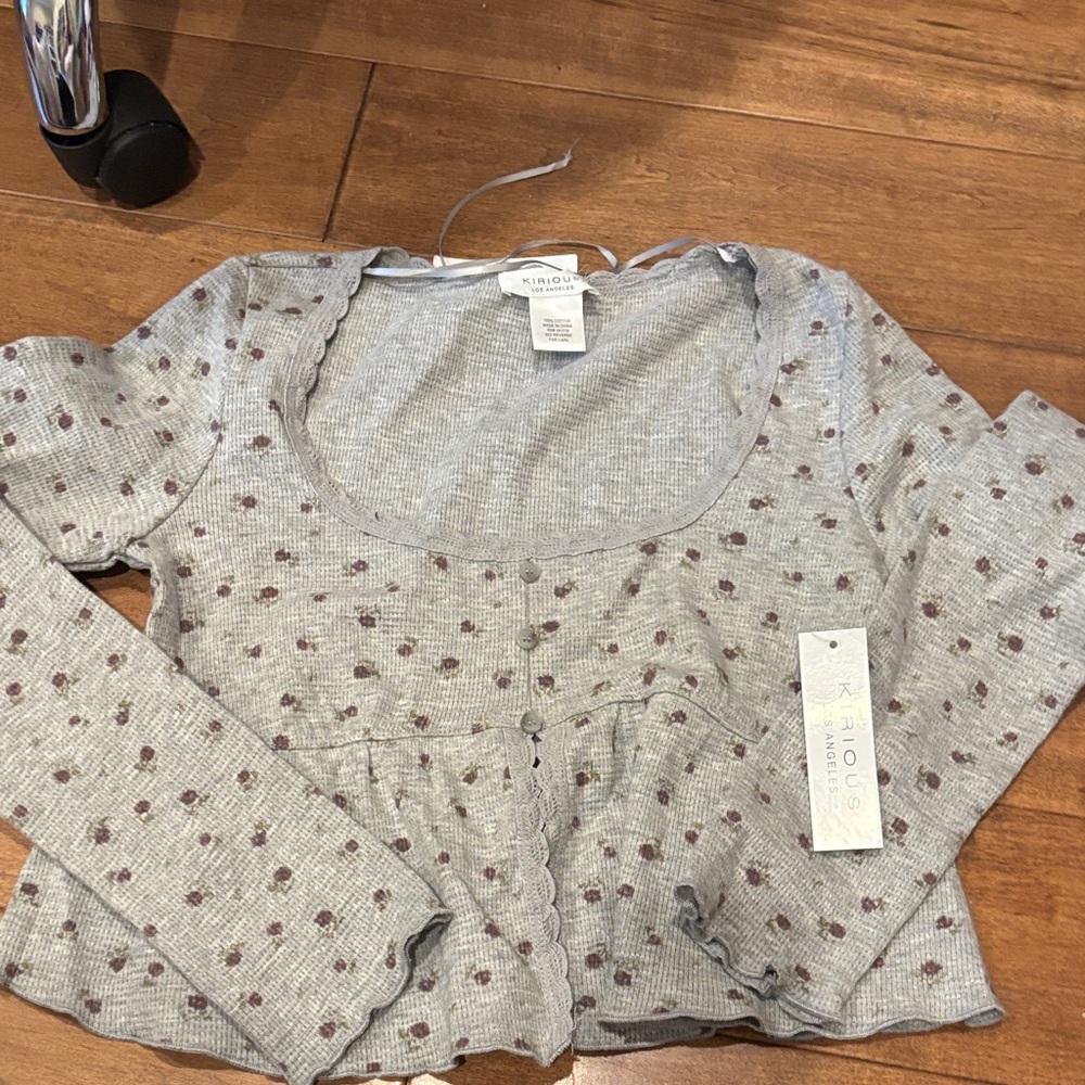 KIRIOUSGray and Brown Polka Dot Long Sleeve Top
FREE as part of a BUNDLE SALE